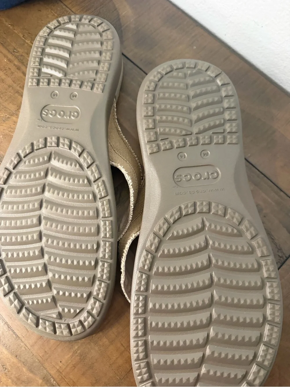 Crocs Santa Cruz Canvas Flip-Flops in khaki mens flip flops new size 14